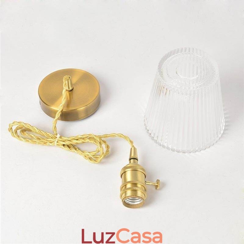 Luminária pendente de vidro com nervuras de latão, cone de abajur com interruptor giratório