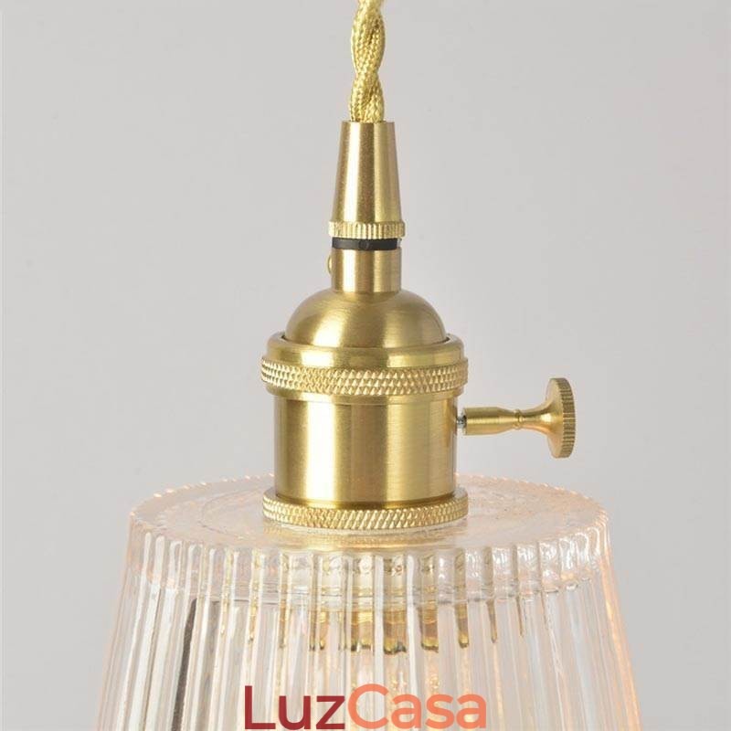 Luminária pendente de vidro com nervuras de latão, cone de abajur com interruptor giratório