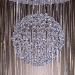 Lustre moderno contemporâneo de cristal cromado com montagem embutida