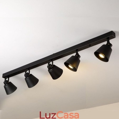 Iluminação de trilho de ferro industrial com holofotes vintage rústicos Iluminação de trilho de ferro industrial com holofotes vintage rústicos