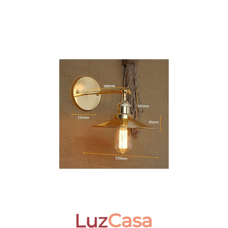 Vila de estilo industrial minimalista, guarda-chuva dourado nostálgico em frente ao corredor da igreja, parede decorada