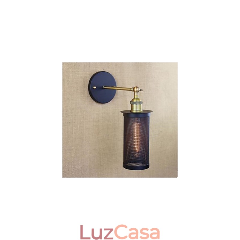 Luminária de parede em ferro forjado com rede de ferro