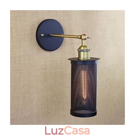 Luminária de parede em ferro forjado com rede de ferro