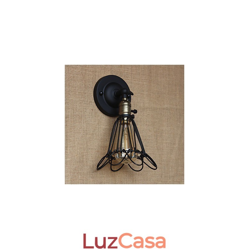 Aplique decorativo de parede estilo industrial americano cerca de malha de ferro