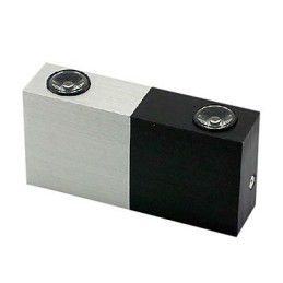 Luminária de parede moderna com design chique meio prateado meio preto corpo cúbico 2 s