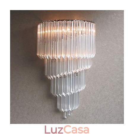 Luminária de parede com acabamento cromado, faixas de cristal e 3 luzes