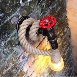 Pintura rústica de chalé para arandelas de parede com luz ambiente