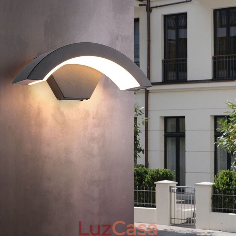 Luminária de parede minimalista de alumínio para jardim, à prova d'água, em formato de crescente