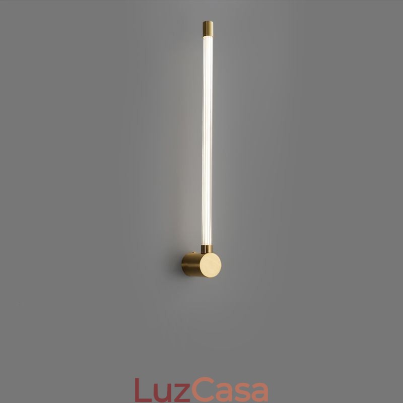 Luminária de parede moderna em tira de acrílico de latão