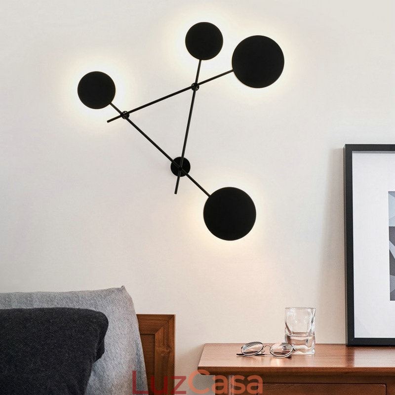 Luminária de parede moderna com formato geométrico em ferro