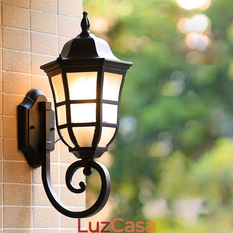 Luminária de parede europeia retrô para áreas externas, luz de parede de vidro fosco à prova d'água de cabeça única