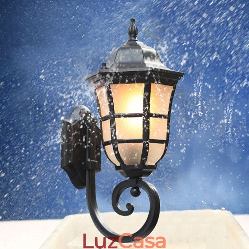 Luminária de parede europeia retrô para áreas externas, luz de parede de vidro fosco à prova d'água de cabeça única
