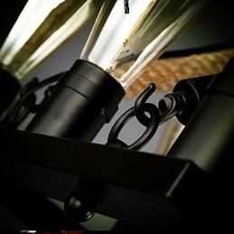 Designers do país pintando luminária pendente de metal