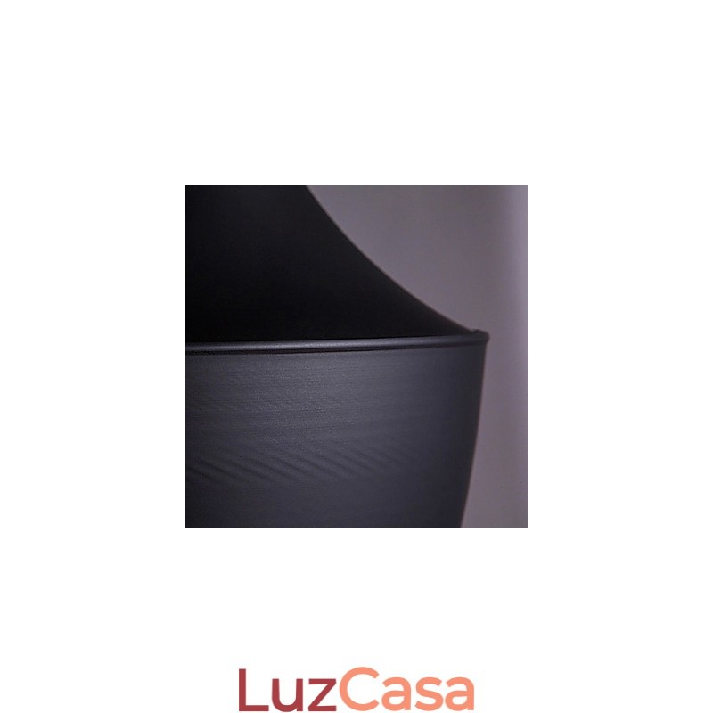 Luminária pendente aerodinâmica em preto