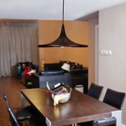 Luminária pendente contemporânea de alumínio com cúpula preta