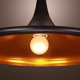 Luminária pendente contemporânea de alumínio com cúpula preta