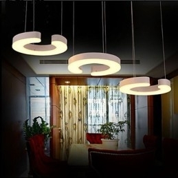 Lustre de acrílico tipo C Three Chandelier